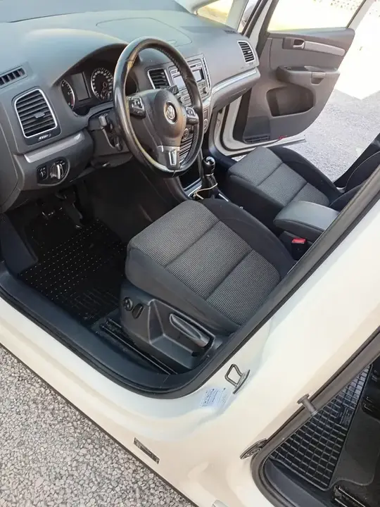 Volkswagen Sharan 2013 photo 3