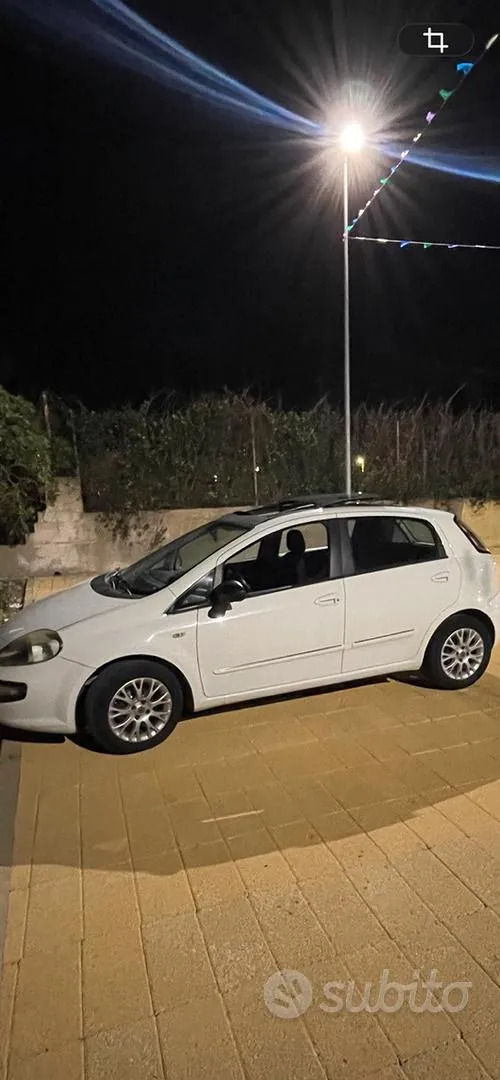 Fiat Grande Punto 2010 photo 2
