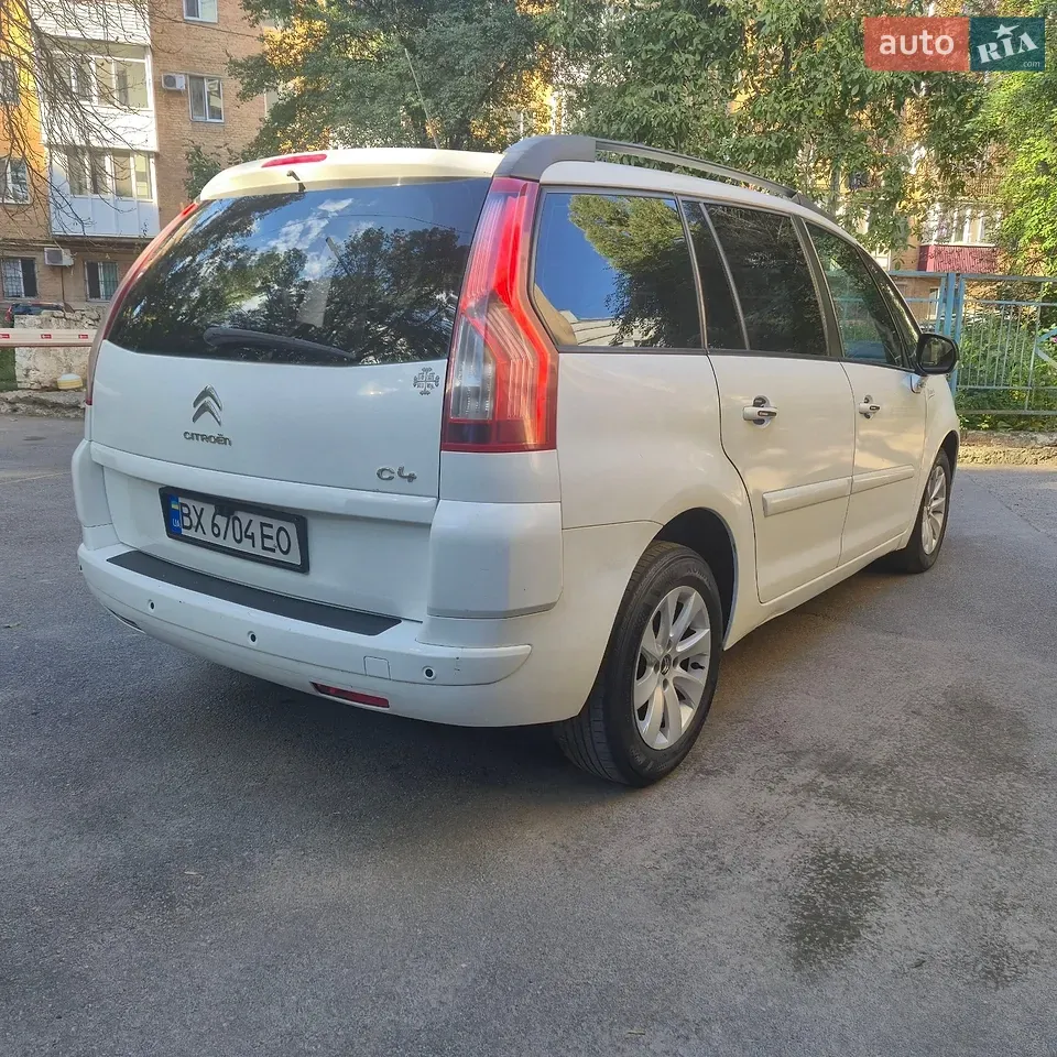 Citroen Grand C4 Picasso 2010 photo 4