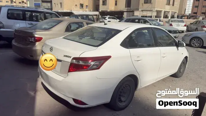 Toyota Yaris 2017 photo 2