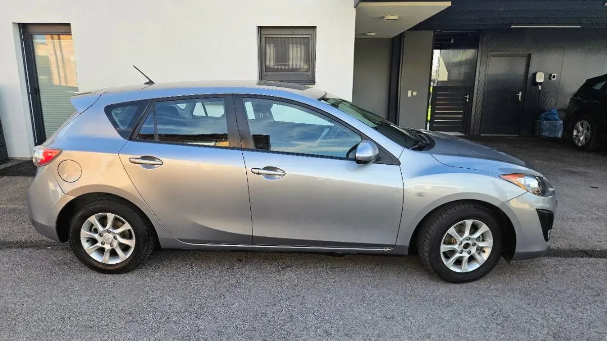 Mazda Mazda3 2010 photo 2