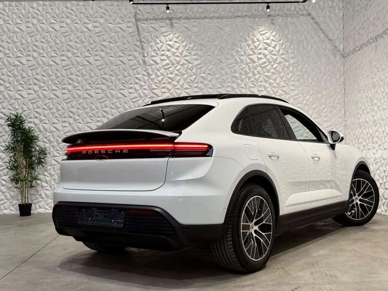 Porsche Macan 2025 photo 4