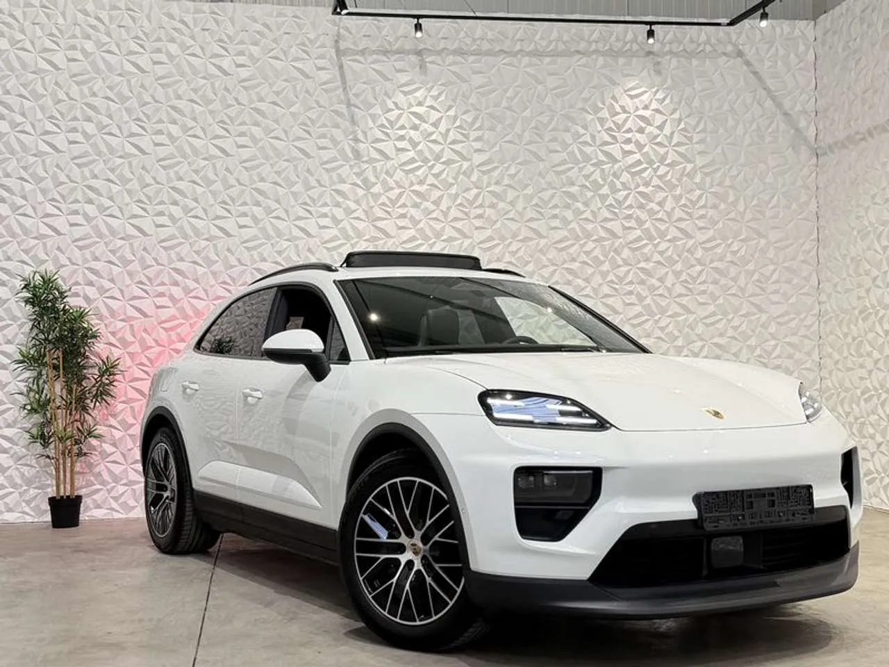 Porsche Macan 2025 photo 2