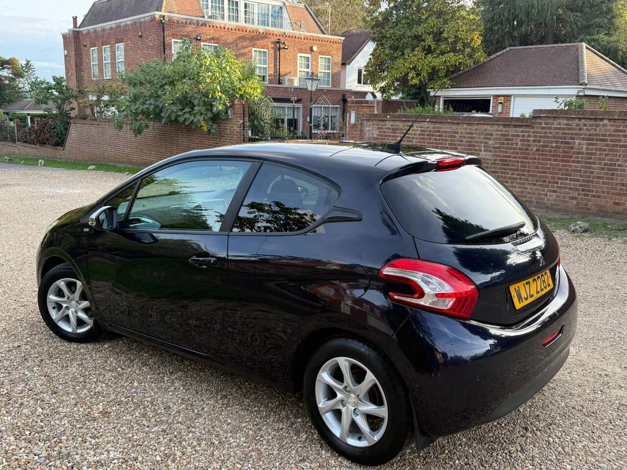 Peugeot 208 2014 photo 4