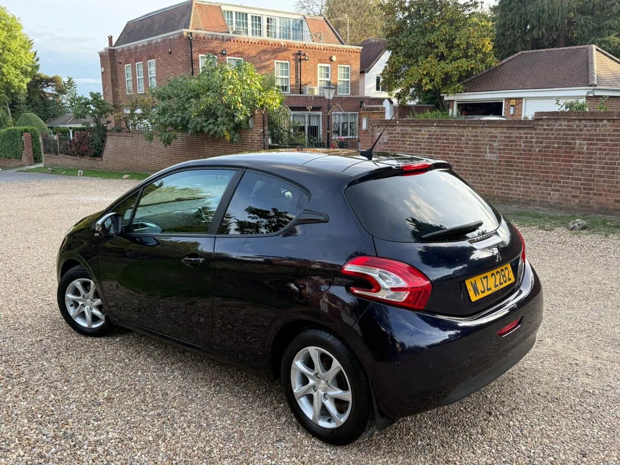 Peugeot 208 2014 photo 2