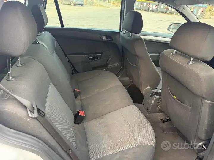 Opel Astra 2010 photo 5