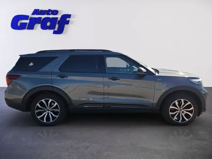 Ford Explorer 2024 photo 3