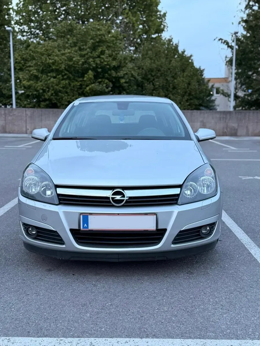 Opel Astra 2004 photo 2