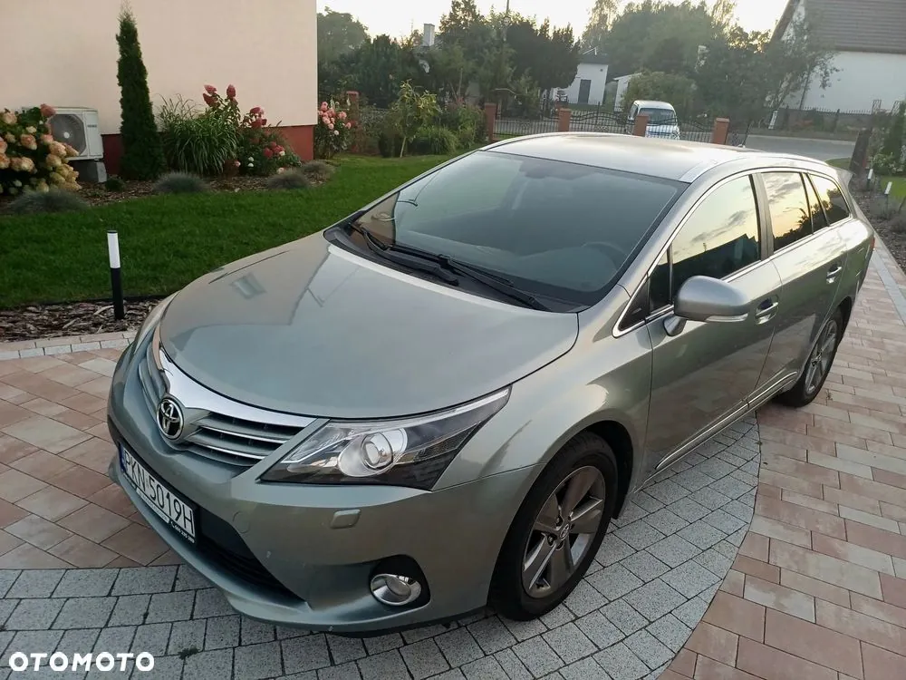 Toyota Avensis 2015 photo 5