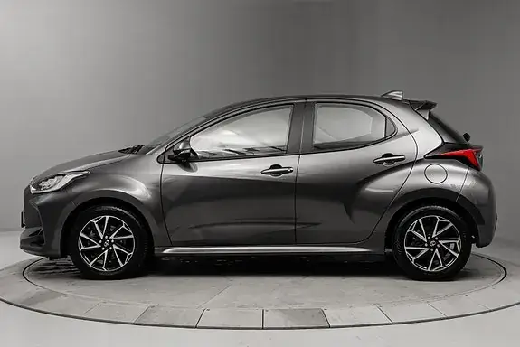 Toyota Yaris 2023 photo 2