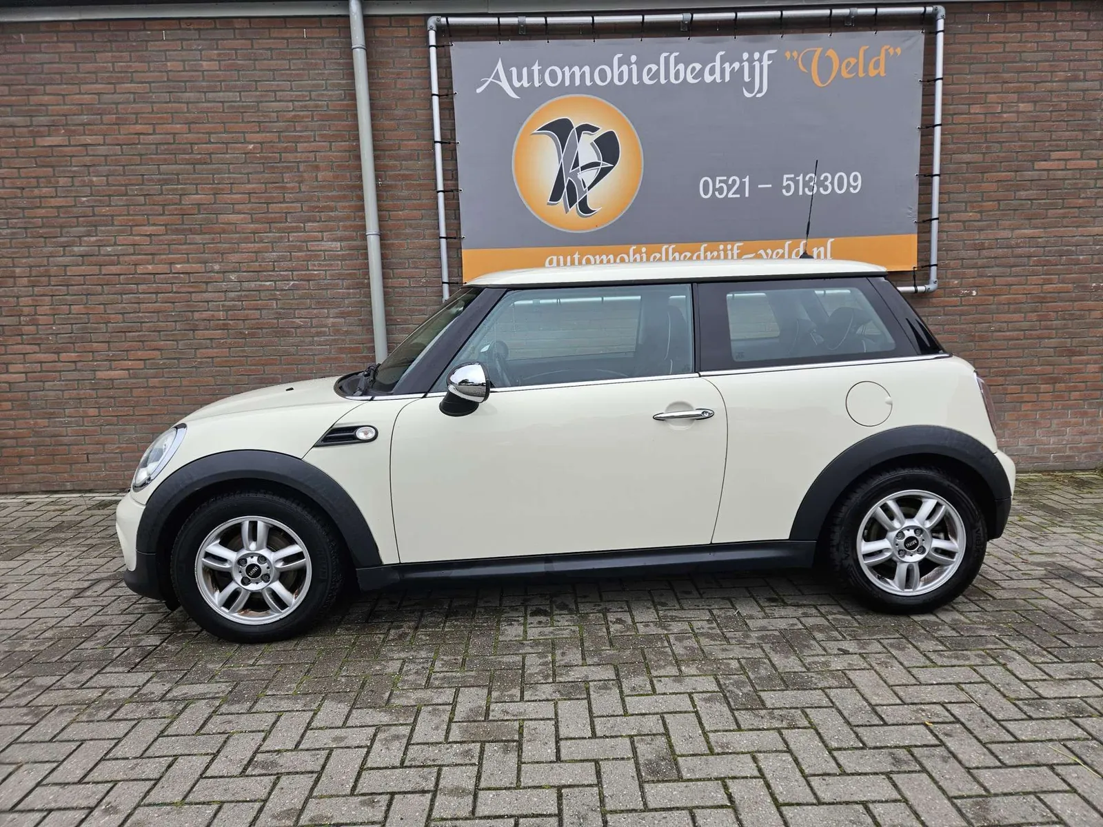 Mini One 2011 photo 3