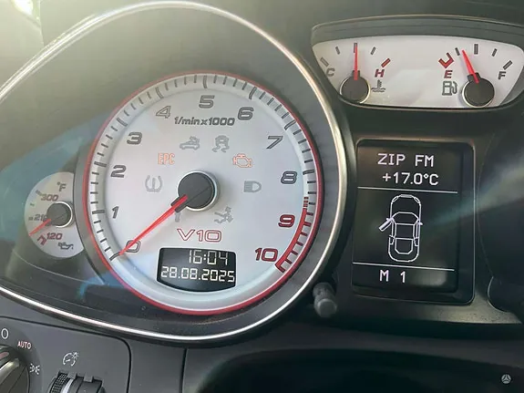 Audi R8 2011 photo 5