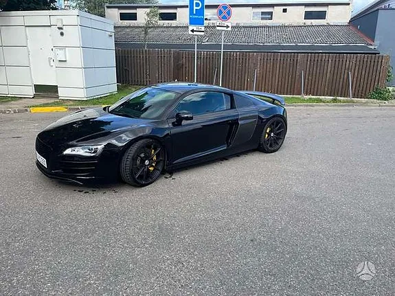 Audi R8 2011 photo 2