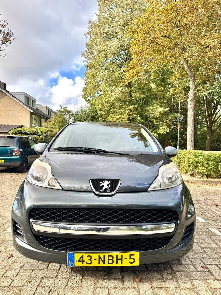 Peugeot 107 2010 photo 2