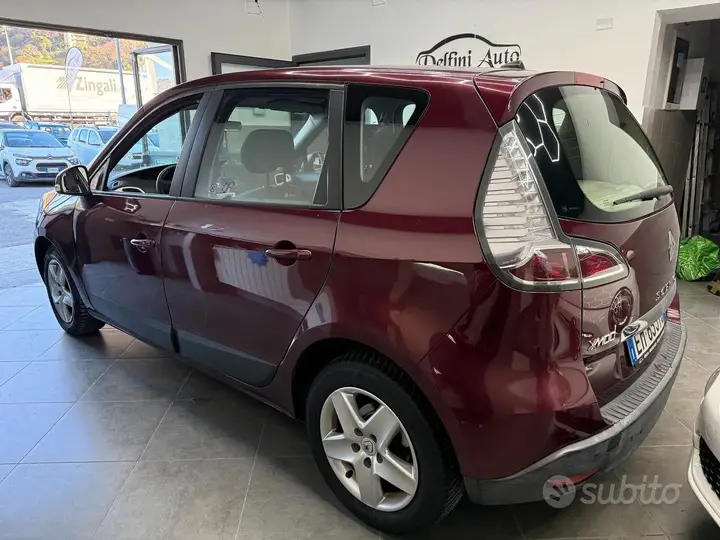 Renault Scenic 2012 photo 2