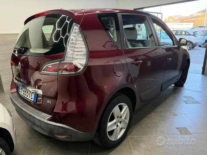 Renault Scenic 2012 photo 3
