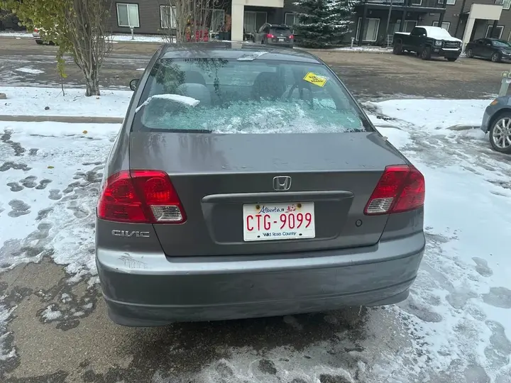 Honda Civic 2005 photo 2