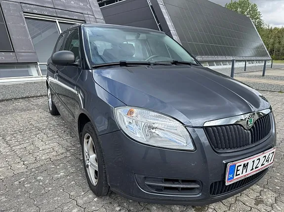 Skoda Fabia 2008 photo 3