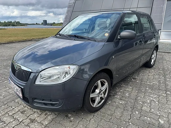 Skoda Fabia 2008 photo 2