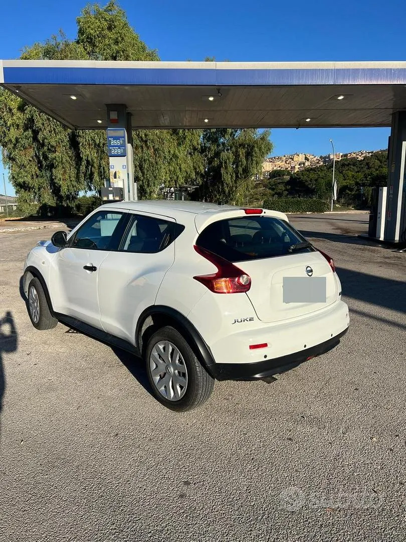 Nissan Juke 2011 photo 2