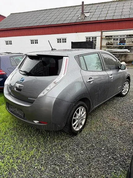 Nissan Leaf 2015 photo 2