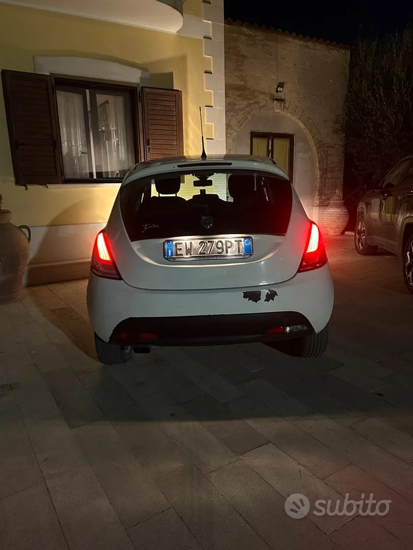 Lancia Ypsilon
