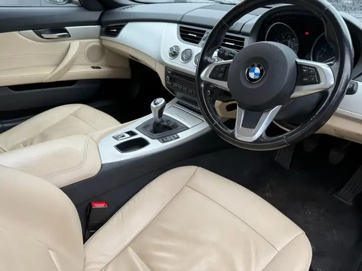 BMW Z4 2010 photo 2