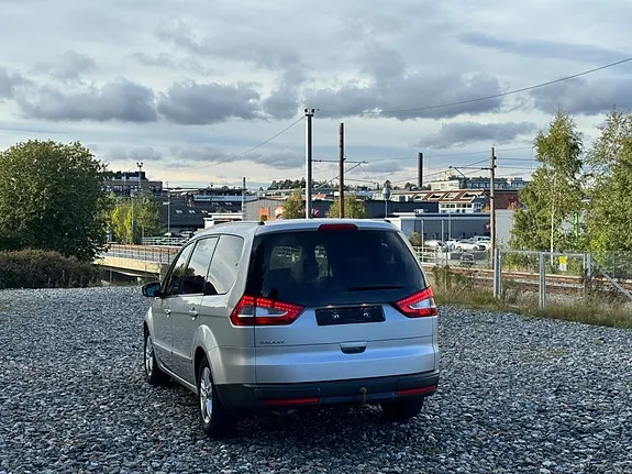 Ford Galaxy 2011 photo 4