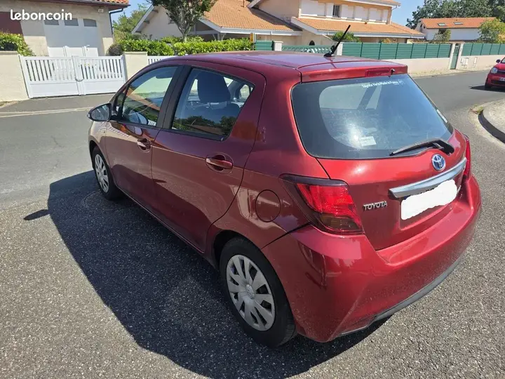 Toyota Yaris 2015 photo 2