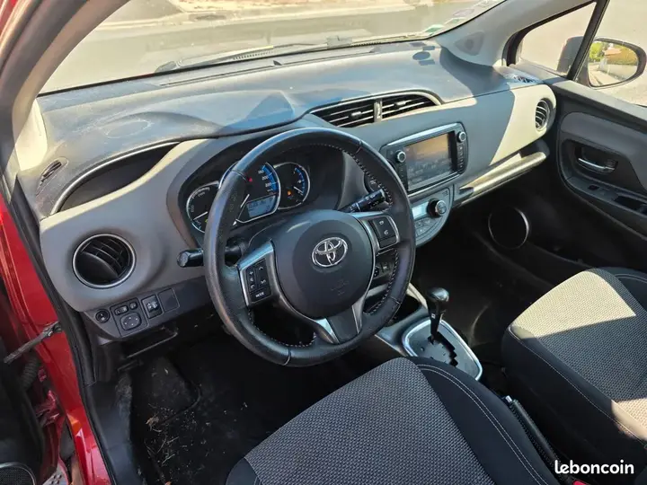 Toyota Yaris 2015 photo 4