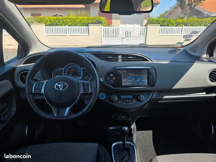 Toyota Yaris 2015 photo 5