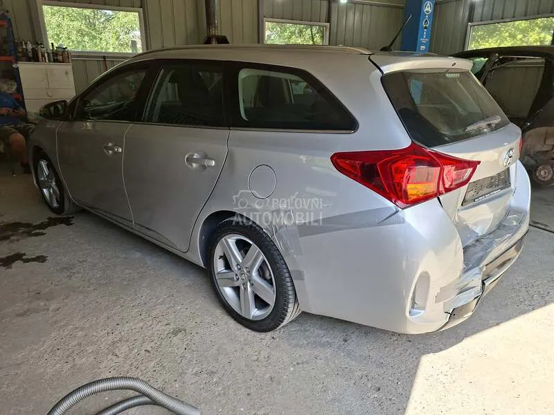 Toyota Auris 2014 photo 5