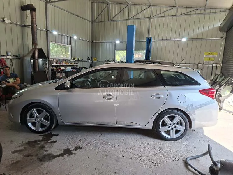 Toyota Auris 2014 photo 4