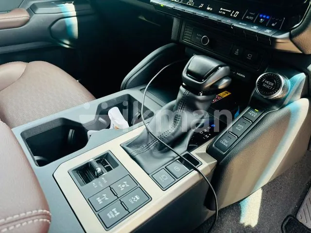 Toyota Land Cruiser Prado 2024 photo 5