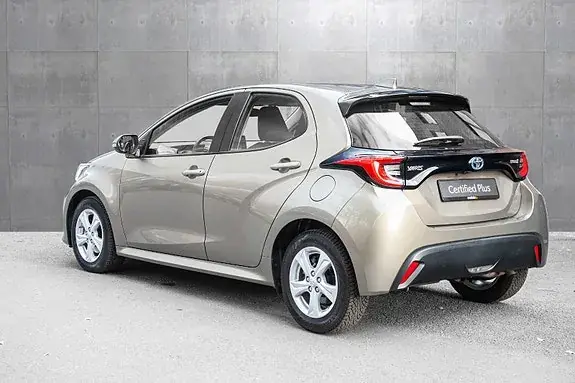 Toyota Yaris 2022 photo 2