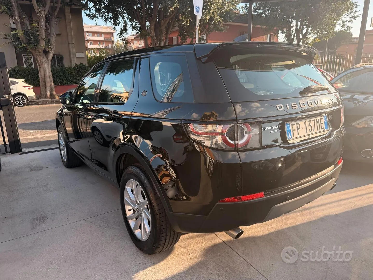 Land Rover Discovery Sport 2018 photo 2