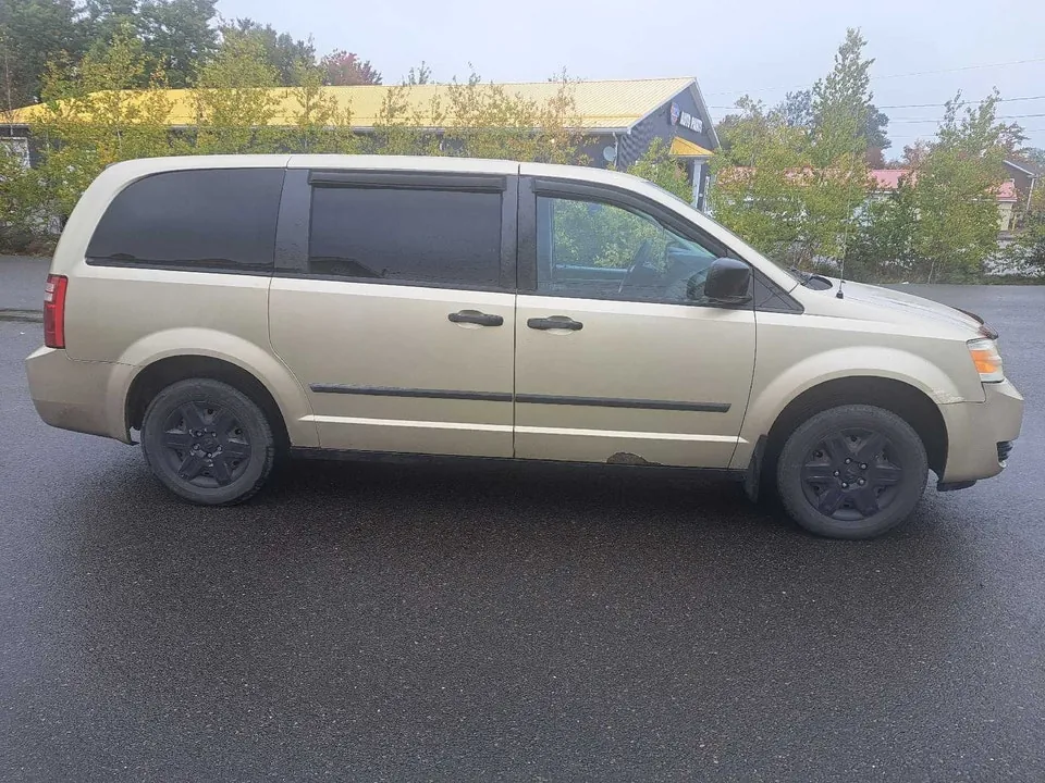Dodge Grand Caravan 2010 photo 3