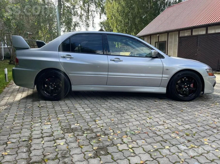 Mitsubishi Lancer Evolution 2004 photo 3