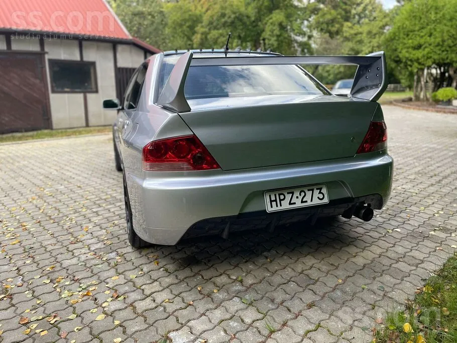 Mitsubishi Lancer Evolution 2004 photo 4