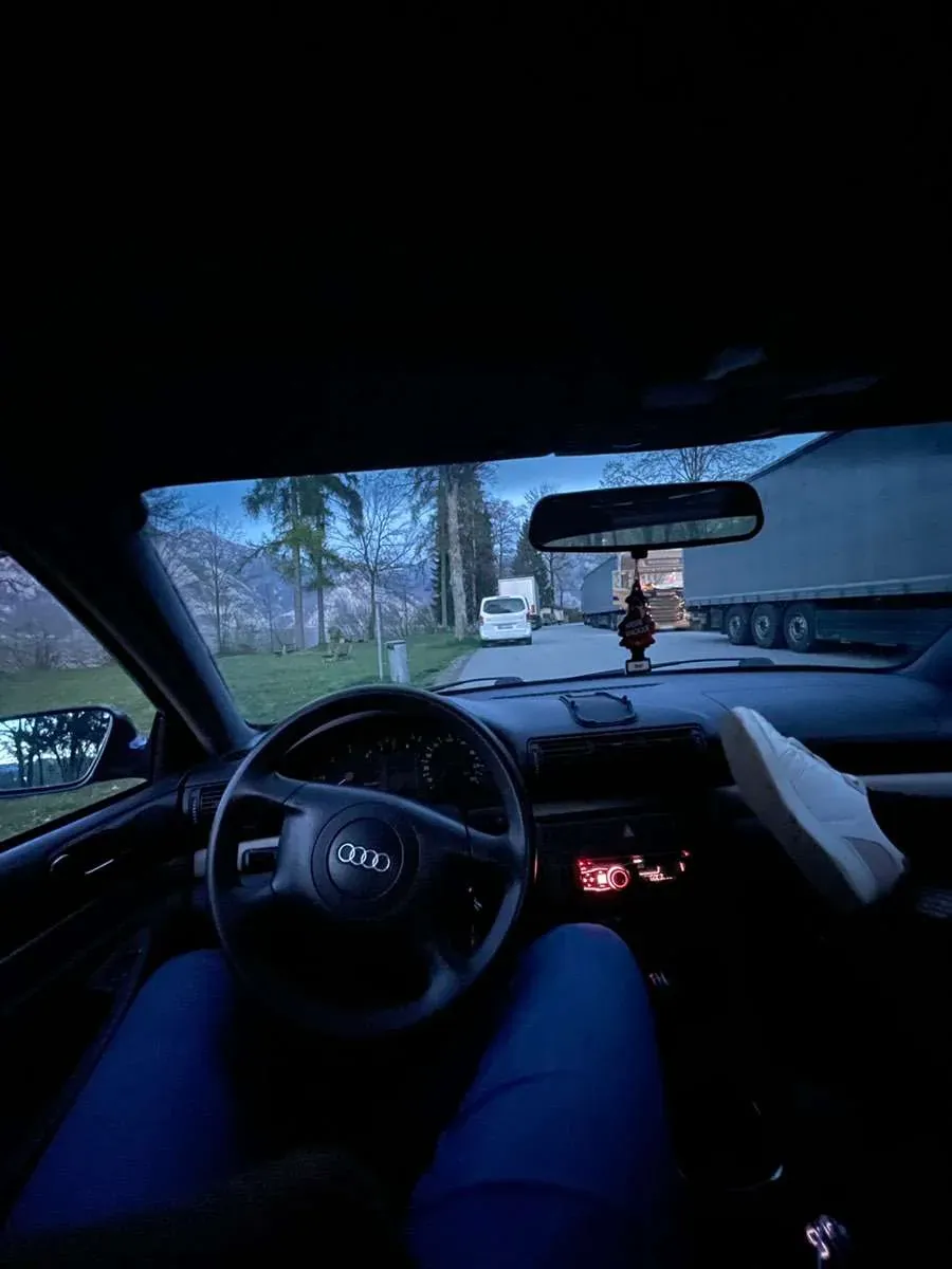 Audi A4 1999 photo 2