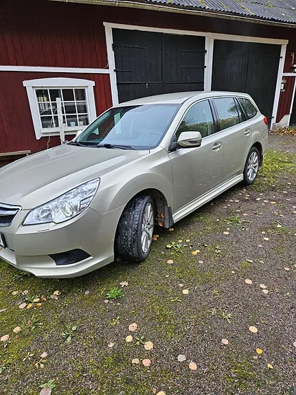 Subaru Legacy 2011 photo 2