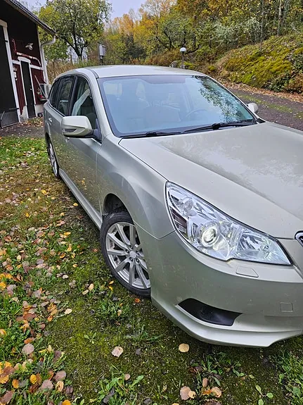 Subaru Legacy 2011 photo 3