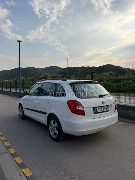 Skoda Fabia 2010 photo 5