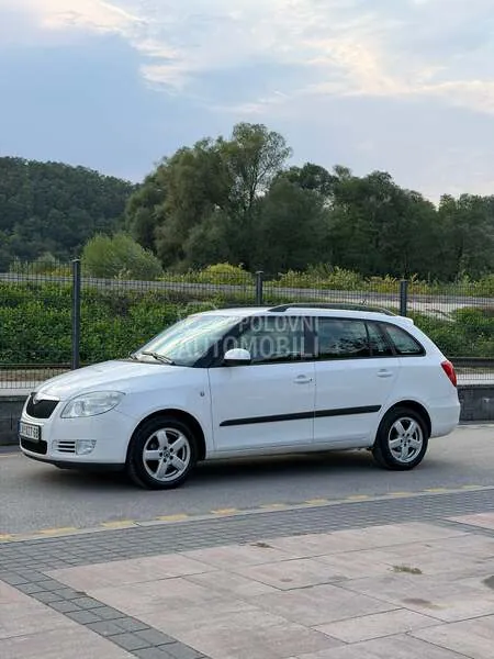 Skoda Fabia 2010 photo 3