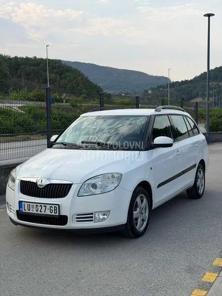 Skoda Fabia 2010 photo 2