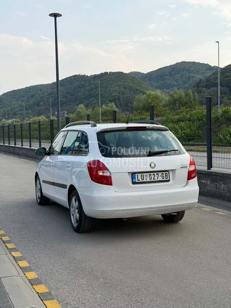 Skoda Fabia 2010 photo 4