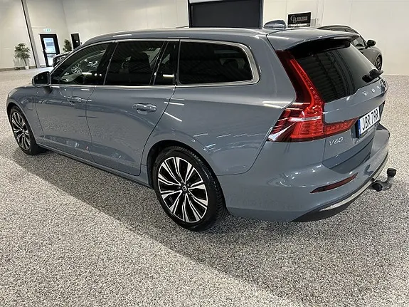 Volvo V60 2023 photo 2