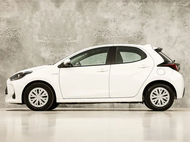Toyota Yaris 2021 photo 2