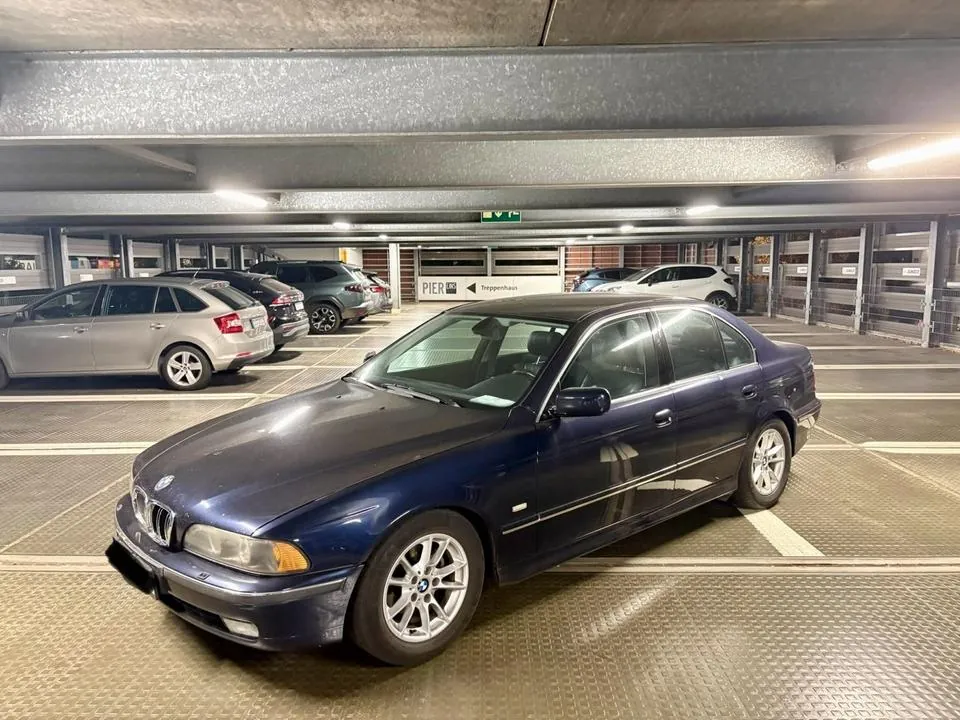 BMW 520I