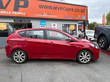 Hyundai Accent 2013 photo 4